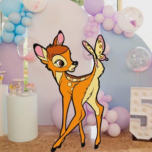 Decorazione di compleanno con simpatico cervo ritagliato, grande decorazione, tema decorazione Bambi per baby shower o festa di compleanno, supporto in piedi, download digitale
