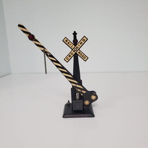 Vintage 1950&#39;s LOUIS MARX O-Guage Train Metal Automatic Crossing
