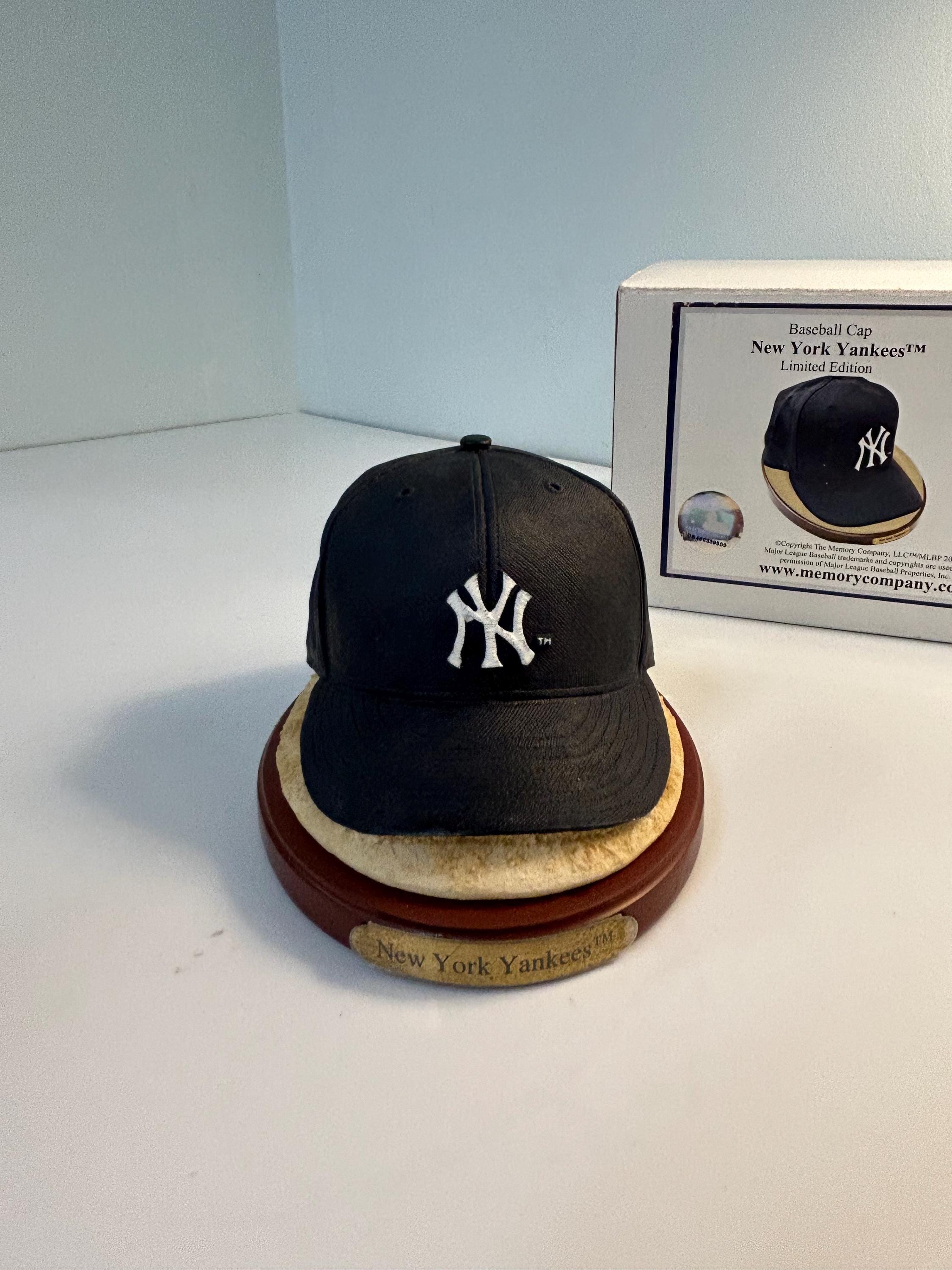 Casquettes New Era 9FORTY Af Trucker MLB League Essential Trucker New York Yankees Black/ Rifle Casquettes New Era 9FORTY Af Trucker MLB League Essential Trucker New York Yankees Black/ Rifle