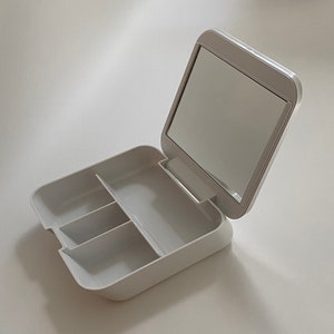 Makio Hasuike for Gedy White Molded Plastic Vanity Box 1960s Italian Design