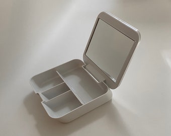 Caja de tocador de plástico moldeado blanco de Makio Hasuike para Gedy, diseño italiano de los años 60.