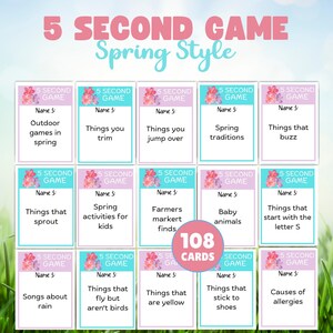 Può includere: Un colorato gioco di carte intitolato "5 Second Game Spring Style" con 108 carte. Le carte presentano vari suggerimenti a tema primaverile come "Giochi all'aperto in primavera" e "Cose che germogliano". Il gioco è pensato per il divertimento in famiglia.