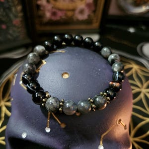 I Can Natural Crystal Bracelet, Spectrolite, Larvikite, Onyx, Boost Self Confidence, Mental Clarity, Third Eye and Root Chakras, 8mm Beads