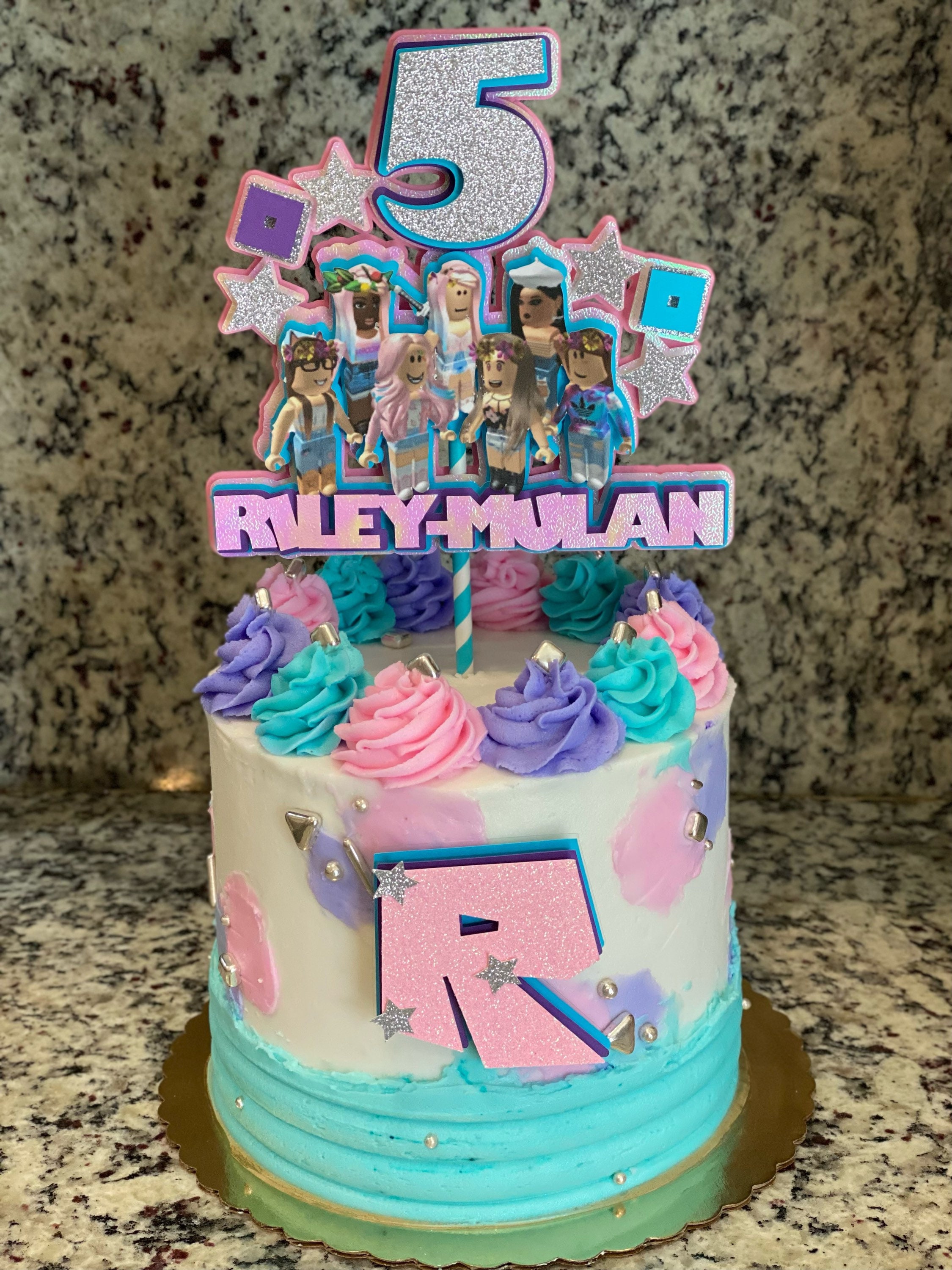 Veja só essa decoração Roblox feminino Quadrado 20x20 #cakedecoratingideas  #easycakerecipe #roblox 