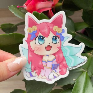 Etiqueta de Ahri da flor do espírito de Chibi de <br> Entrega Rápida? Liga das Lendas | Adesivos LoL | Adesivo para laptop, notebook, garrafa de água