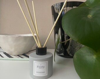 Black Pepper & Oakmoss Reed Diffuser - Hand-Poured Luxury Vegan Scent - Long-Lasting Aromatic Home Fragrance - Elegant Home Decor