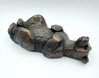 Schlafende Bär Skulptur - Pose # 3 von 3 / Kaltguss Bronze / vom kanadischen Wildtier Künstler Roy Hinz