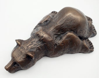 Schlafende Bär Skulptur - Pose #2 von 3 / Kaltguss Bronze / vom kanadischen Wildtier Künstler Roy Hinz