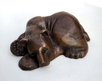 Schlafende Bär Skulptur - Pose #1 von 3 / Kaltguss Bronze / vom kanadischen Wildtier Künstler Roy Hinz