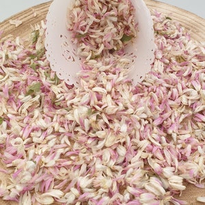Confettis de fleurs, fleurs dispersées, fleurs séchées, mariage, baby shower, fête, biodégradable