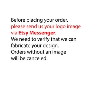 K&ouml;nnte beinhalten: Text auf wei&szlig;em Hintergrund, der lautet: "Bevor Sie Ihre Bestellung aufgeben, senden Sie uns bitte Ihr Logo-Bild &uuml;ber Etsy Messenger. Wir m&uuml;ssen &uuml;berpr&uuml;fen, ob wir Ihr Design herstellen k&ouml;nnen. Bestellungen ohne Bild werden storniert."