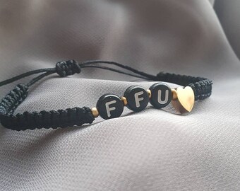 Customized macramé bracelet with pearls