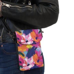 Elegante y chic bolso bandolera floral para celular, diseño inspirado en festivales de música, lindo bolso bandolera de viaje, feria callejera.