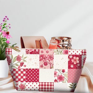 Floral Patchwork Makeup Bag, Quilted Cosmetic Pouch, Boho Floral Organizer, Vintage Travel Toiletry Bag, Gift for Her, Beauty Accessories