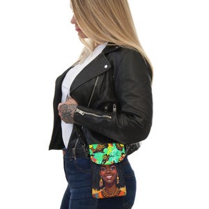 Elegante und schicke kleine Handy-Crossbody-Brieftasche oder -Tasche, afrikanische Königin, von der schwarzen Geschichte inspiriertes Design, Geschenk vom Juni, faire Straßentasche