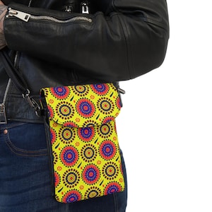 Elegante y chic bolso bandolera o cartera para teléfono móvil, estilo étnico africano, inspirado en la tela Kente, ideal para ferias callejeras, festivales musicales y artísticos jamaicanos.