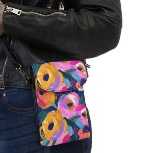 Elegante y chic bolso bandolera floral para celular, bolso inspirado en festivales de música artística, diseño inspirado en margaritas y rosas, bolso de feria callejera.