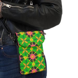 Elegante schicke trendige Straßenmesse kleine Handy-Umhängetasche oder Brieftasche, jamaikanisches Kunstmusikfestival inspiriertes Design, Reisetasche oder Brieftasche