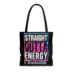 Drôle tout droit sorti de l'énergie, vie d'enseignant, appréciation de l'enseignant, design tie-dye, cadeau de professeur AOP Tote bag