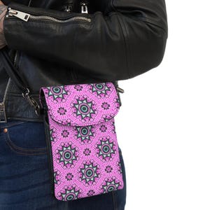 Elegante schicke ethnische Kente Tuch inspiriert kleine Handy Crossbody Brieftasche oder Tasche, Trendy Street Fair Tasche, Geschenk für Sie