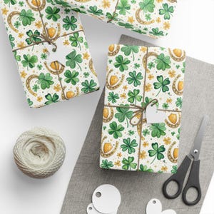 Elegancki papier do pakowania prezentów na Dzień Świętego Patryka, świąteczne irlandzkie opakowanie prezentów, wzór koniczyny i podkowy, wesołe opakowanie świąteczne