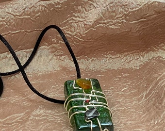 Shimmery Green Pendant Necklace