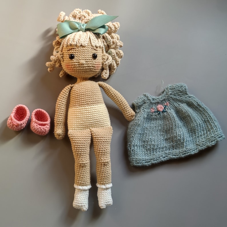 Poupée au crochet avec tenue amovible, poupée amigurumi à vendre, cadeau pour enfants, poupon fait main, poupée au crochet avec robe, poupée blonde image 2