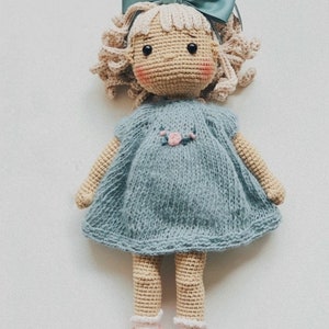 Poupée au crochet avec tenue amovible, poupée amigurumi à vendre, cadeau pour enfants, poupon fait main, poupée au crochet avec robe, poupée blonde image 7