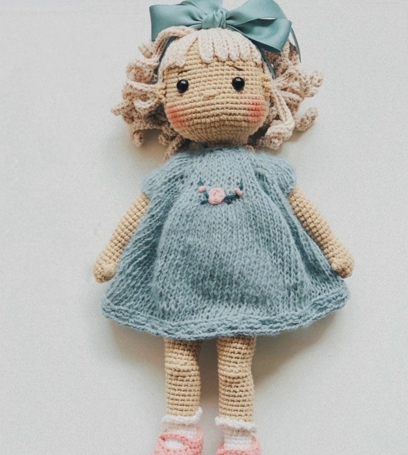 Poupée au crochet avec tenue amovible, poupée amigurumi à vendre, cadeau pour enfants, poupon fait main, poupée au crochet avec robe, poupée blonde image 7