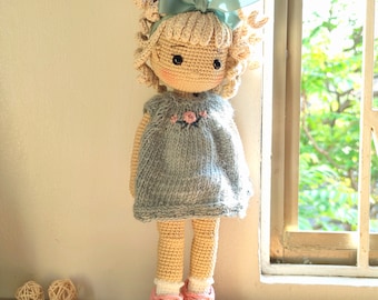 Häkelpuppe mit abnehmbaren Outfit, Amigurumi Puppe zum Verkauf, Geschenk für Kinder, handgemachte Babypuppe, Häkelpuppe mit Kleid, blonde Puppe