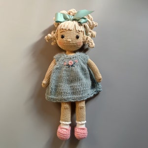 Poupée au crochet avec tenue amovible, poupée amigurumi à vendre, cadeau pour enfants, poupon fait main, poupée au crochet avec robe, poupée blonde image 5