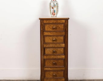 Mesita de noche francesa antigua con tapa de mármol, mesita de noche de caoba tallada, mesa auxiliar de mármol vintage, muebles provenzales franceses, cofre antiguo