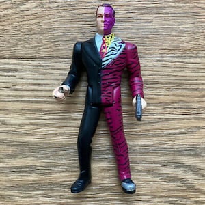 Batman Two Face Action Figure DC Comics Kenner 1995 5 Tommy Lee Jones Vintage image 1