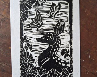 Grabado en linóleo tallado y estampado a mano, estilo cottagecore, animales del bosque.