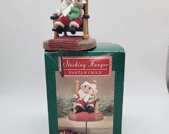 Soporte para calcetines navideños con forma de ratoncitos bebés de Papá Noel y su hijo de Hallmark, 1992. Toques tiernos.