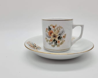 Filiżanka do herbaty Demitasse w stylu vintage z kwiatowym wzorem i spodkiem