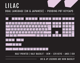 Könnte beinhalten: Lilac Pudding PBT Keycaps für eine Tastatur mit zweisprachigen (UK & Japanisch) Legenden. Die Keycaps sind halb bedruckt und halb beleuchtet. Die Keycaps sind 129 Tasten und ANSI/ISO kompatibel. Die UK & JP Legenden sind nicht beleuchtet.
