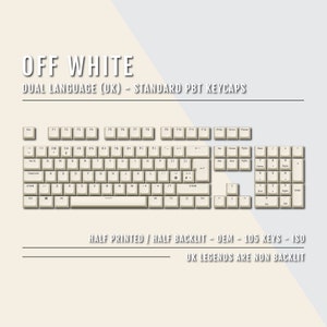 Könnte beinhalten: Off-white Tastaturkappen mit schwarzer Beschriftung. Die Tastenkappen sind für eine Standard-Tastatur mit UK-Layout und sind halb bedruckt mit halber Hintergrundbeleuchtung. Die Tastenkappen sind aus PBT-Kunststoff und entsprechen dem ISO-Standard. Die Tastenkappen sind 105 Tasten und die UK-Legenden sind nicht hintergrundbeleuchtet.