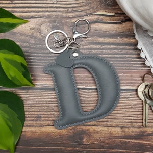 Llavero de letras, dije de bolsa del alfabeto, llavero de cuero genuino - regalo personalizado hecho a mano para él, para ella