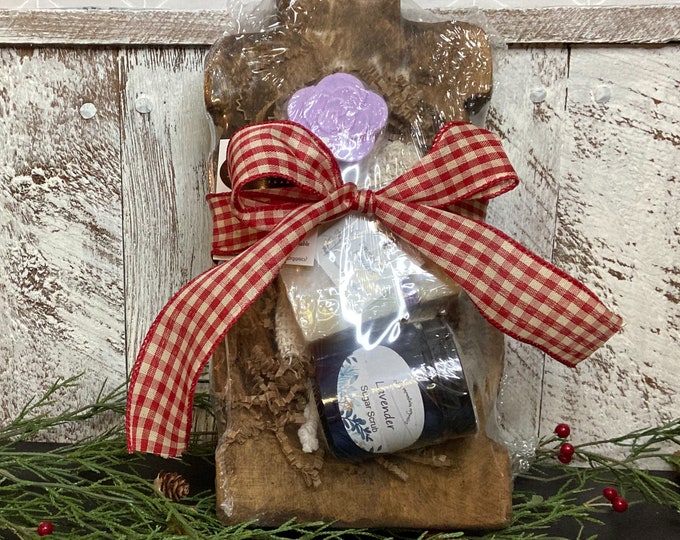 Snowman Spa Gift Basket | Wood Dough Bowl | Christmas Gift | Christmas Spa Gift Set | Shower Steamers | Snowman Gift | Lavender Spa Gift