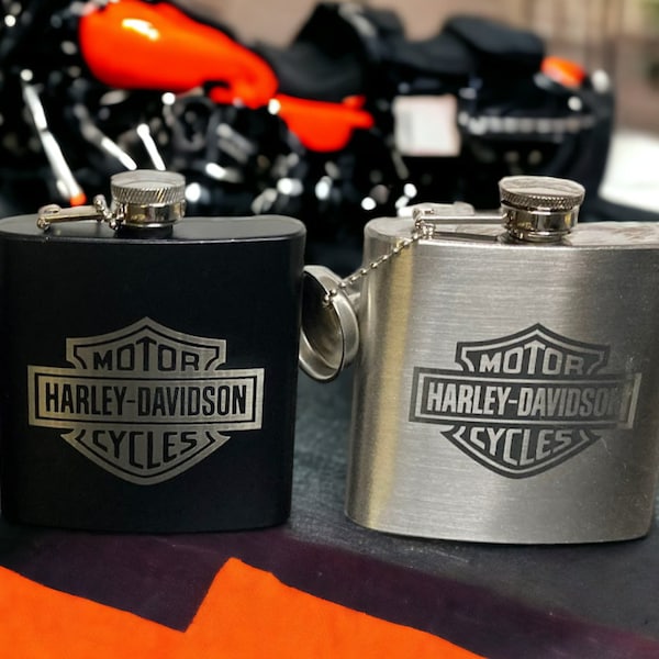 Harley Davidson Trinkflasche | Gravierte Flasche | Personalisierte Flasche | Benutzerdefinierte Flachmann | Geburtstagsgeschenk für Ihn | Personalisierte Geschenke | Geschenk zum Vatertag