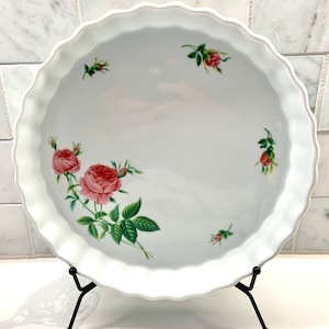 Vintage Pie / Quiche Plate in Rose by Christineholm With Scalloped Sides