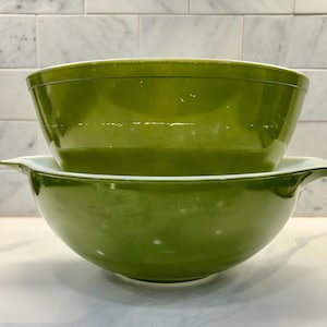 Vintage Set of 2: Pyrex 4Qt Cinderella Mixing Bowl #444 and 10” Mixing Bowl — #404 Reverse Primary (Avocado Verde Green) — Circa 1969–1977