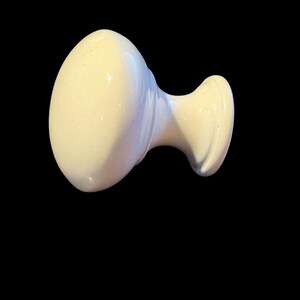 Belwith Keeler metro Snowball collection white glossy Knobs lot of 32