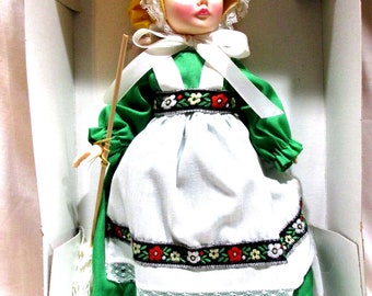 Vintage Effanbee 11 "Storybook Playsize Doll Mother Hubbard MIB