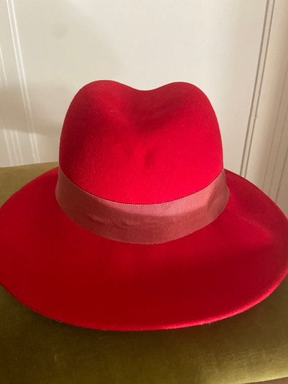Womens Vintage red felt hat Gem