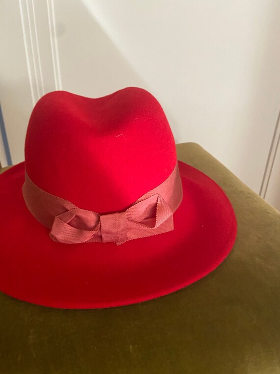 Womens Vintage red felt hat Gem
