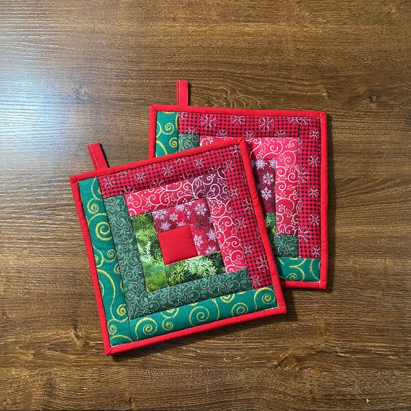 Merry Christmas Quilted Strips Patchwork Potholders, Set of 2 Pot Holders for Kitchen Decor