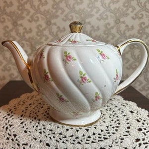 Vintage Sadler Teapot 1593 ET Swirl Petite Roses Gold Trim