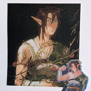 Peut inclure: Une illustration numérique d'une personne aux oreilles pointues et aux cheveux bruns portant une chemise verte et blanche avec des vignes qui poussent autour d'elle. La personne se tient devant un fond de vignes vertes et de tomates rouges.